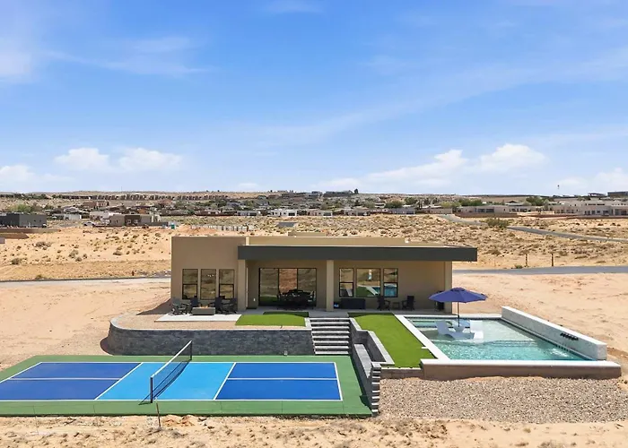 The Clubhouse- Pool Pickleball Views Luxe Villa Page