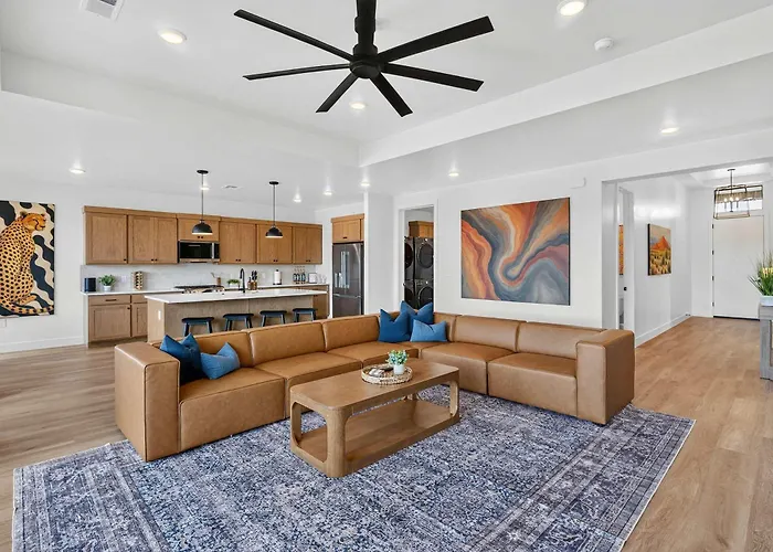 The Clubhouse- Pool Pickleball Views Luxe