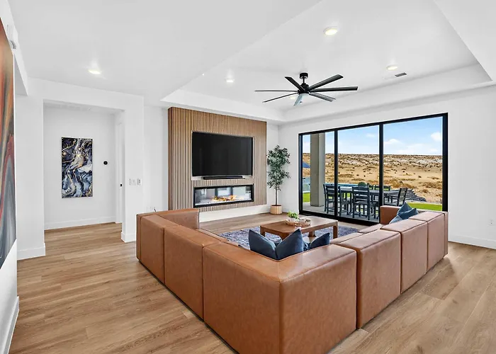 The Clubhouse- Pool Pickleball Views Luxe *