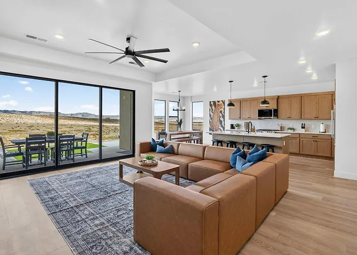 The Clubhouse- Pool Pickleball Views Luxe