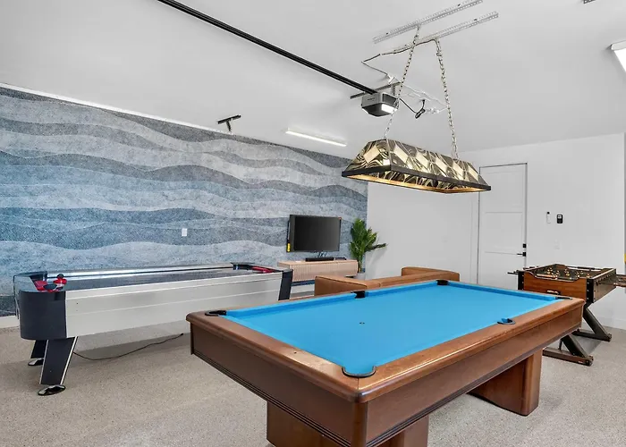 The Clubhouse- Pool Pickleball Views Luxe * Page