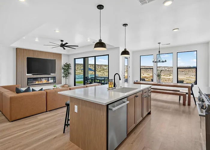 Villa The Clubhouse- Pool Pickleball Views Luxe *