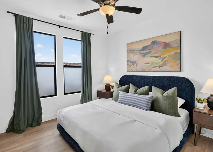 The Clubhouse- Pool Pickleball Views Luxe * Page