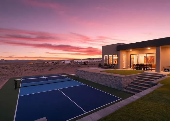 The Clubhouse- Pool Pickleball Views Luxe Page